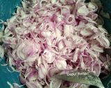 Foto langkah ke 3 dari resep Bawang Goreng Awet Renyah.