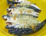 Hình bước làm 1 của món Cá chuồn chiên sả nghệ
