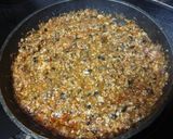 Foto del paso 5 de la receta: Empanadillas de cerdo con aceitunas negras y huevo duro