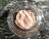 A picture of step 2 of Garlic Paratha.