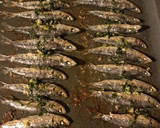 Foto del paso 3 de la receta: Sardinas al horno con ajo y perejil