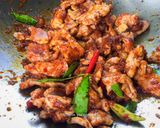รูปขั้นตอนการทำที่ 1 ของ หมูผัดพริกขิงถั่วฝักยาว