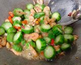 Foto langkah ke 5 dari resep Tumis Gambas Udang.