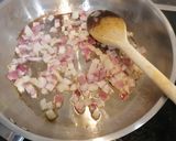 A picture of step 2 of Apple cider pork medallions.