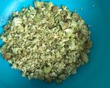 Foto del paso 1 de la receta: Pizza con masa de brócoli 🥦 (sin horno, en sartén)
