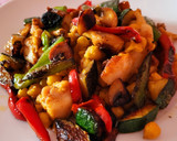 Foto del paso 9 de la receta: Salteado de pollo con garbanzos y hortalizas al curry