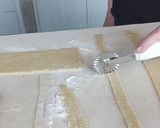 Foto del passaggio 4 della ricetta Chiacchiere di Carnevale