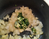 Foto del paso 3 de la receta: Corazones de alcachofa en salsa verde con gambas