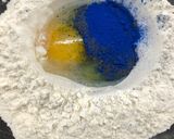 Foto del passaggio 1 della ricetta Pasta fresca colorata (blu)