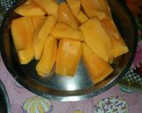 A picture of step 1 of Papaya halwa.