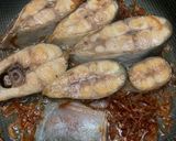Hình bước làm 3 của món Cá ba sa kho rất bình thường và bình dị