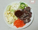 Hình bước làm 2 của món Lòng Nhồi Xào Rau Củ 순대볶음