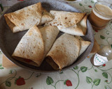 Foto del paso 4 de la receta: Tortillas de trigo rellenas de jamón y quesos al orégano