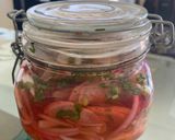 Foto del paso 3 de la receta: Encurtido de rábano y cebolla roja