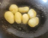 A picture of step 1 of Lasaniya Batata With Methi Thepla - Spicy Garlicky Potato Curry With Thepla - Gujarati Cuisine.