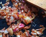 A picture of step 2 of Onion gravy.