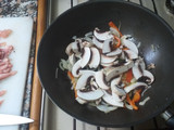 Tiritas de pata y muslo al wok