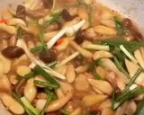 Hình bước làm 2 của món Nấm mối xào bơ tỏi