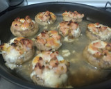 Foto del paso 6 de la receta: Champiñones al horno con pavo y queso de cabra al vino