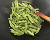 Foto langkah ke 1 dari resep Tumis buncis daging giling.