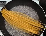 Foto langkah ke 1 dari resep Tuna Spaghetti Aglio Olio.