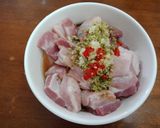 Hình bước làm 1 của món Ba chỉ xào sả ớt