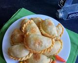 Foto langkah ke 5 dari resep Pastel (kulit renyah eggless).