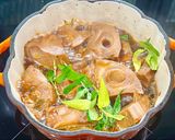 Hình bước làm 3 của món Mít non kho rau răm