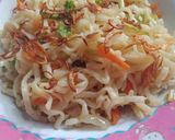Foto langkah ke 5 dari resep Mie goreng sayur.
