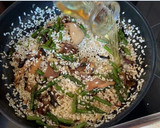 Foto del paso 6 de la receta: Risotto de setas y espárragos verdes con queso de oveja