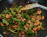 Foto langkah ke 3 dari resep Mie Tek Tek Goreng.