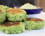 Foto del paso 3 de la receta: BOCADITOS DE QUINOA Y BRÓCOLI CON DIP DE ARVEJAS (SIN TACC)