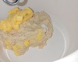 Foto langkah ke 4 dari resep Donat squisy lembut anti gagal.