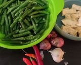 Foto langkah ke 1 dari resep Oseng Kacang Tahu.