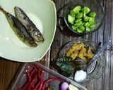 Foto langkah ke 1 dari resep Sambel Pete Ikan Pindang.