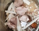 A picture of step 3 of Chinese Yam Euryale Seeds Pork Shank Soup 淮山茨實豬展湯 Healthy Soup.