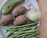 Foto del paso 1 de la receta: Chauchas con papas a la cacerola 🫛 🥔