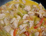 Foto del paso 5 de la receta: Magro de pavo al curry con pimientos