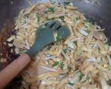 Foto langkah ke 4 dari resep Char Kway Teow (Kwetiau Goreng).