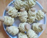 Foto langkah ke 3 dari resep Mie Gulung Sosis.