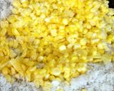 Foto langkah ke 2 dari resep Roti manis isi kelapa jagung.