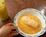 Foto langkah ke 3 dari resep Corndog Mozzarella Sosis.