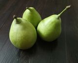 A picture of step 1 of Poached pears with chocolate and ice-cream.
