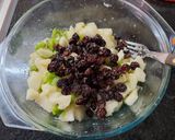 Foto del paso 1 de la receta: Budín de peras, kiwi y pasas