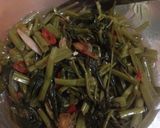 Foto langkah ke 3 dari resep Tumis kangkung terasi.