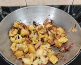 A picture of step 4 of Stir fry gobhi aloo.