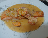 Foto del paso 7 de la receta: Salmón en salsa de naranja y marisco