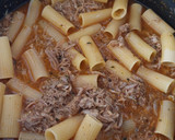 Foto del paso 6 de la receta: Rigatoni con salsa cremosa de costillas de cerdo y parmesano