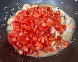 A picture of step 2 of Mussels and Shrimp Tomato Pasta.