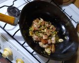 Foto del paso 2 de la receta: Pollo al verdeo con champignon a la crema con papas rústica
